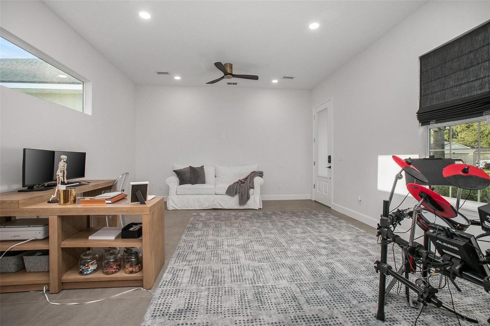 Image 31 of 48 For 208 Chelsea Place Avenue