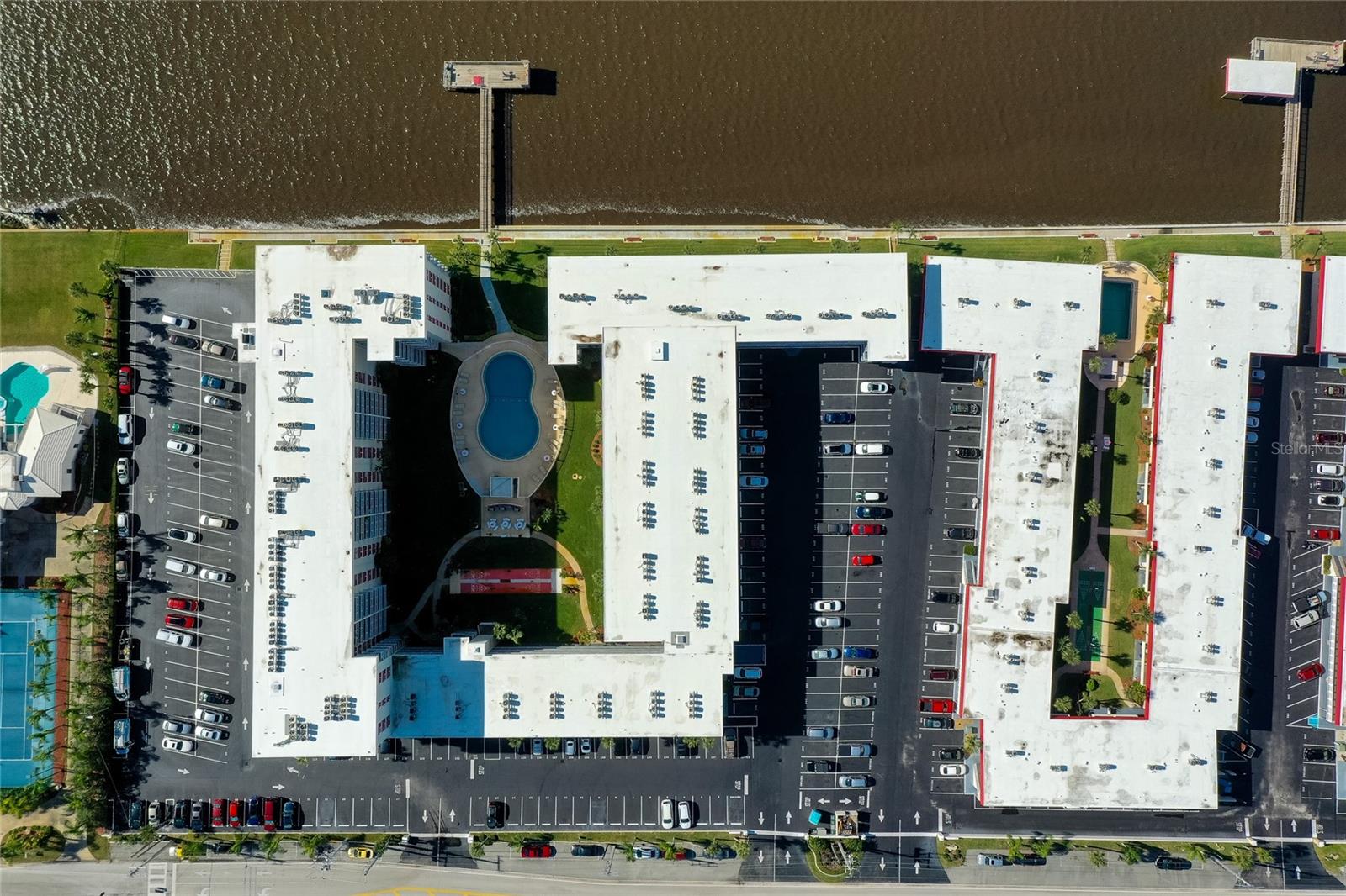 Image 18 of 22 For 2711 Halifax Avenue 370