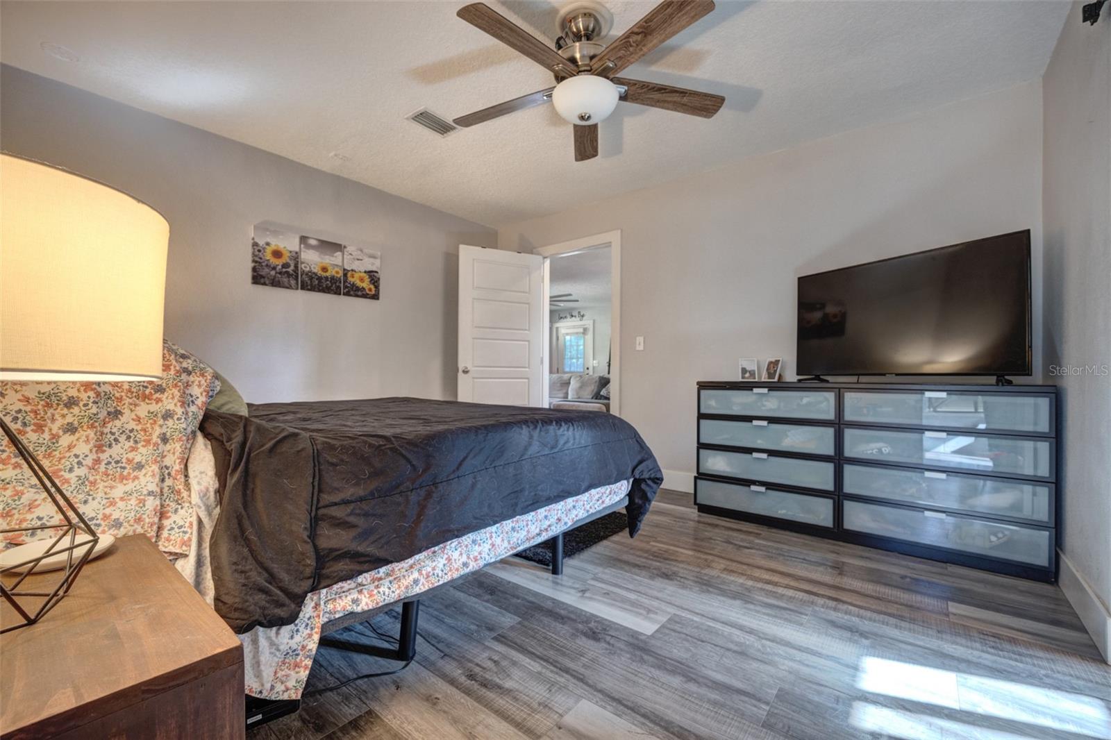 Image 18 of 36 For 1108 Winnemissett Avenue