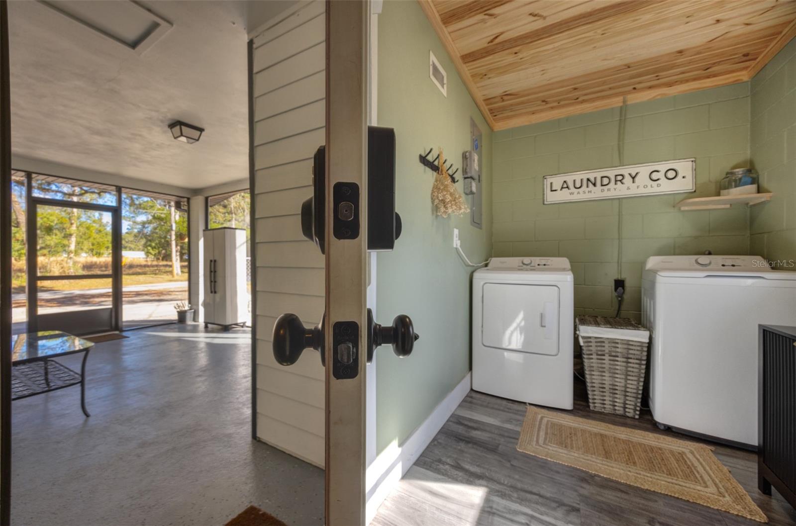 Image 24 of 36 For 1108 Winnemissett Avenue