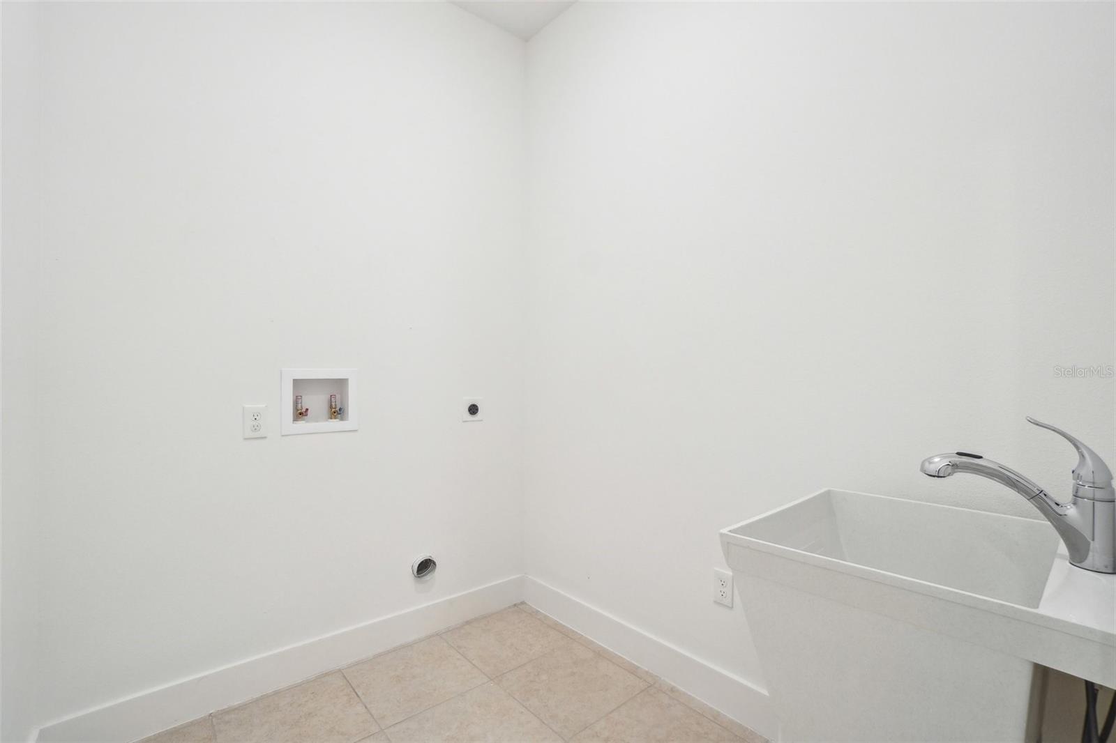 Image 16 of 30 For 475 Main Street