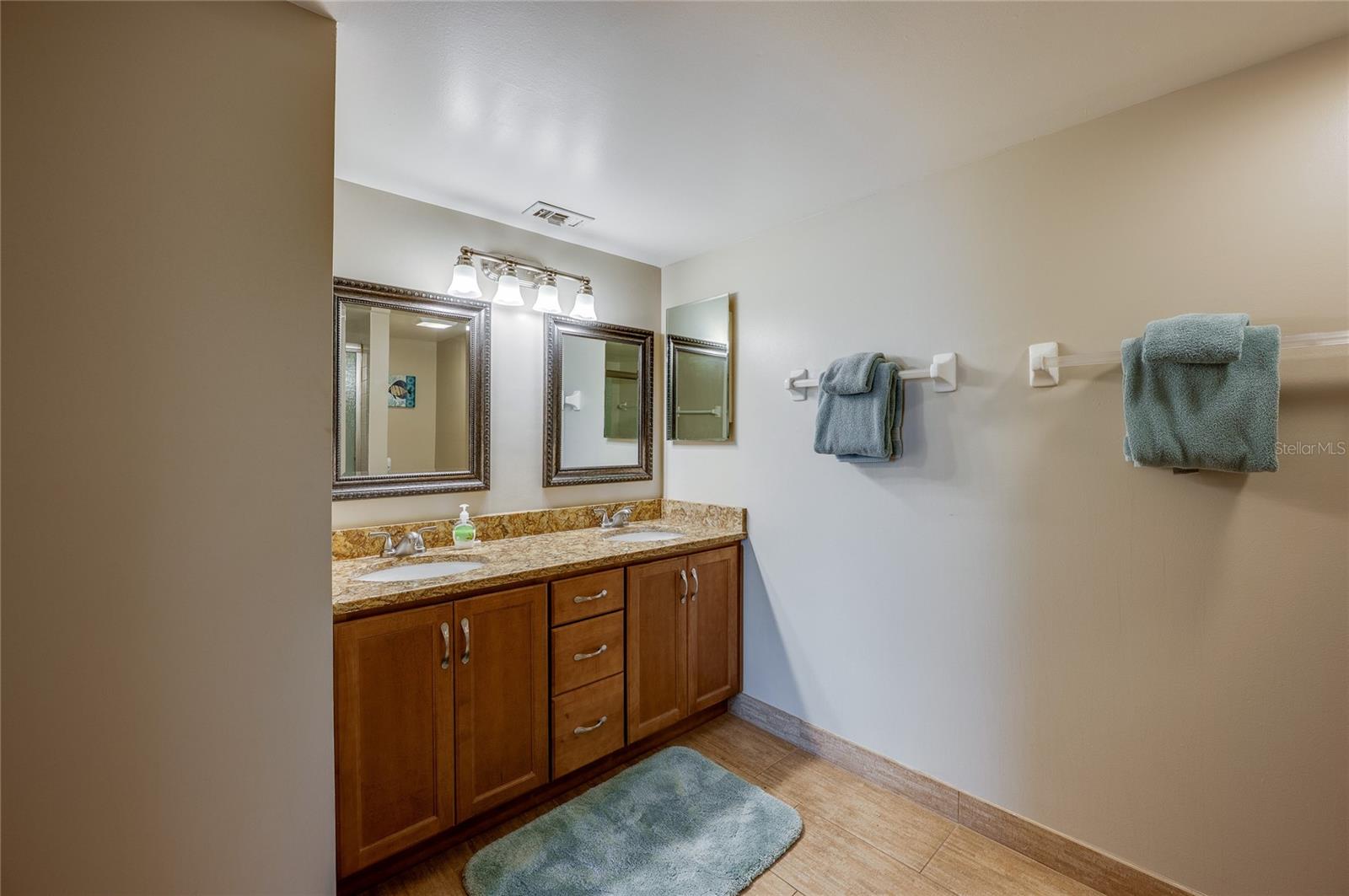 Image 22 of 43 For 6727 Turtlemound Road 315