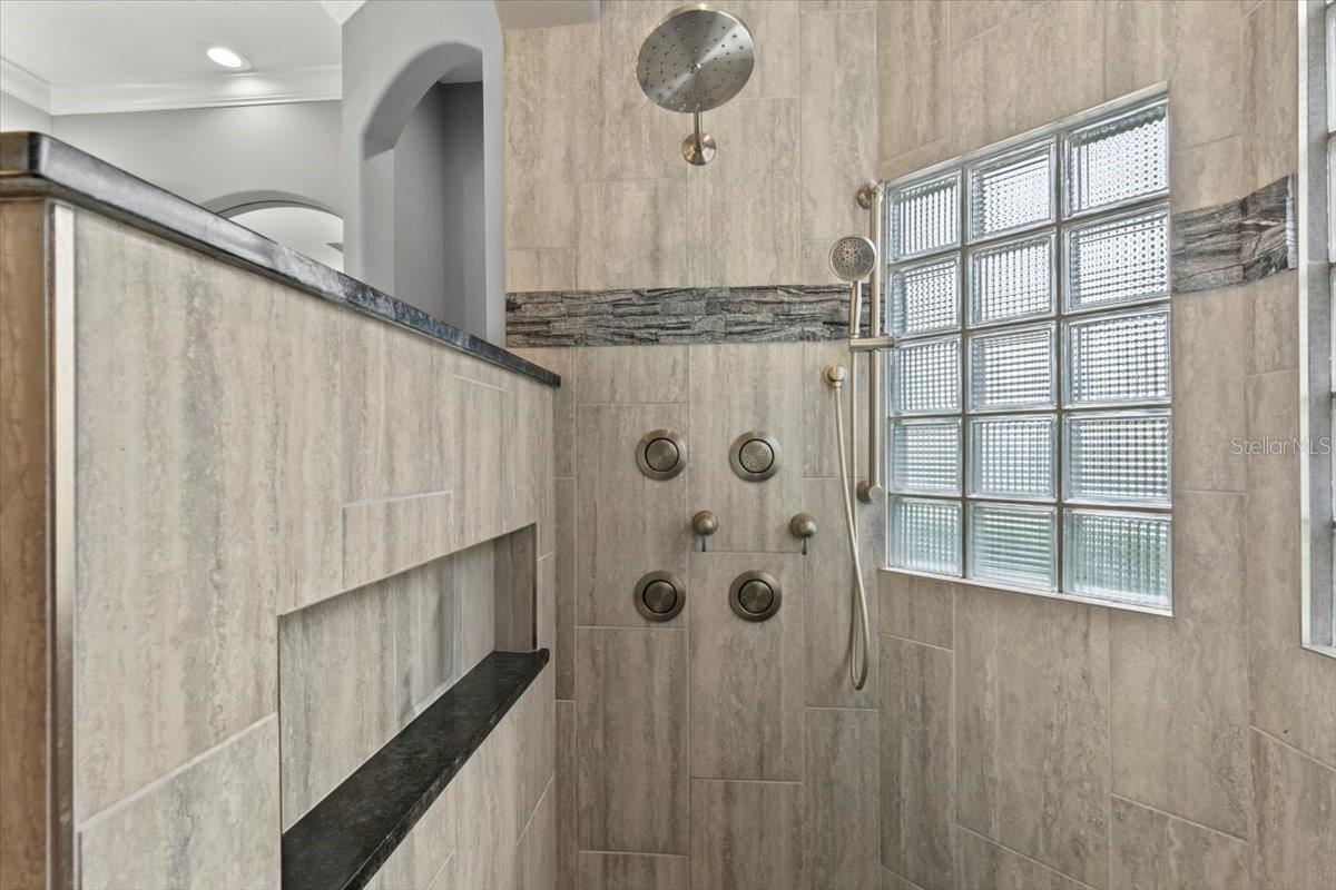 Image 20 of 83 For 37 Lionspaw Grand