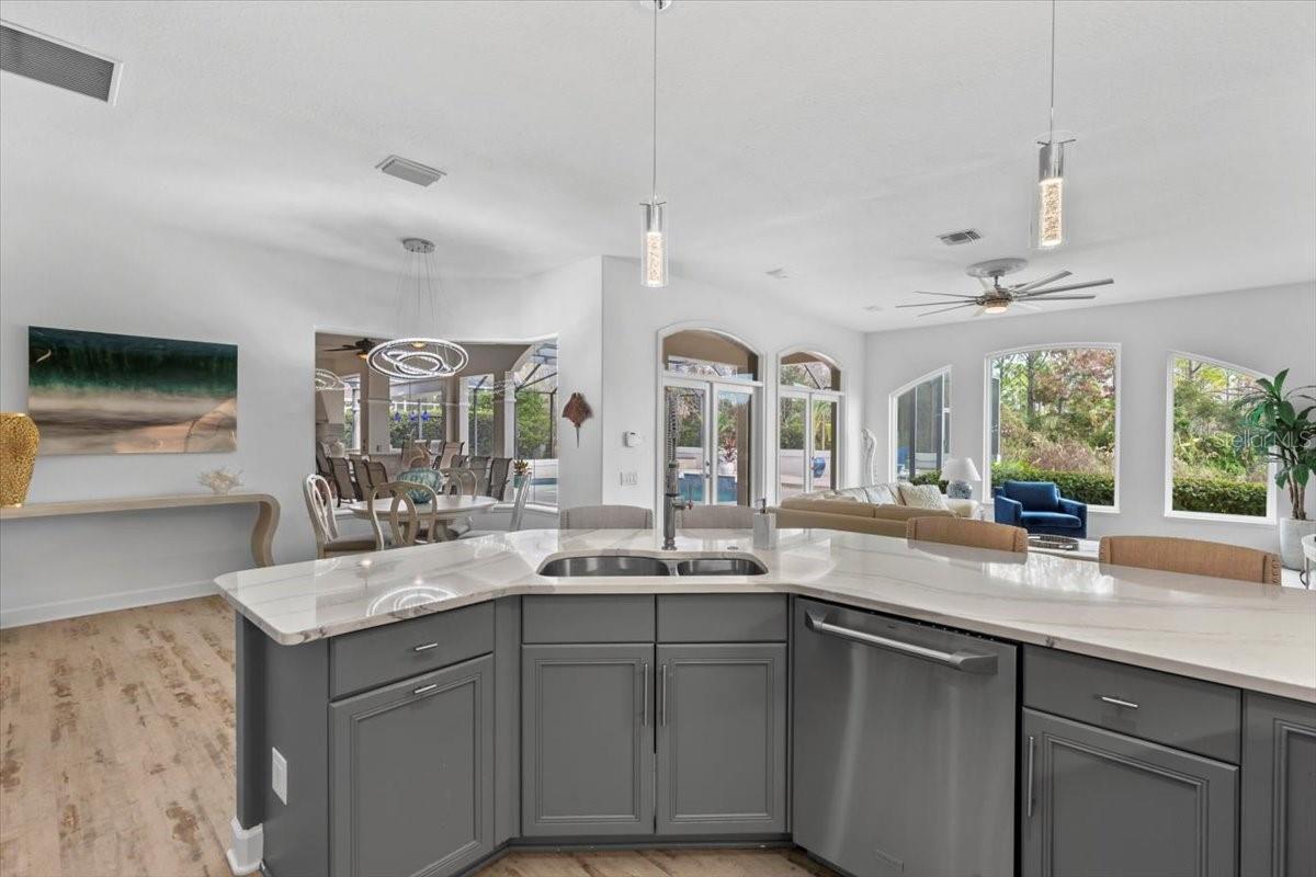 Image 29 of 83 For 37 Lionspaw Grand