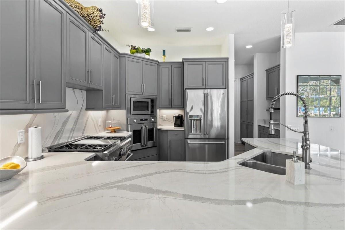 Image 33 of 83 For 37 Lionspaw Grand