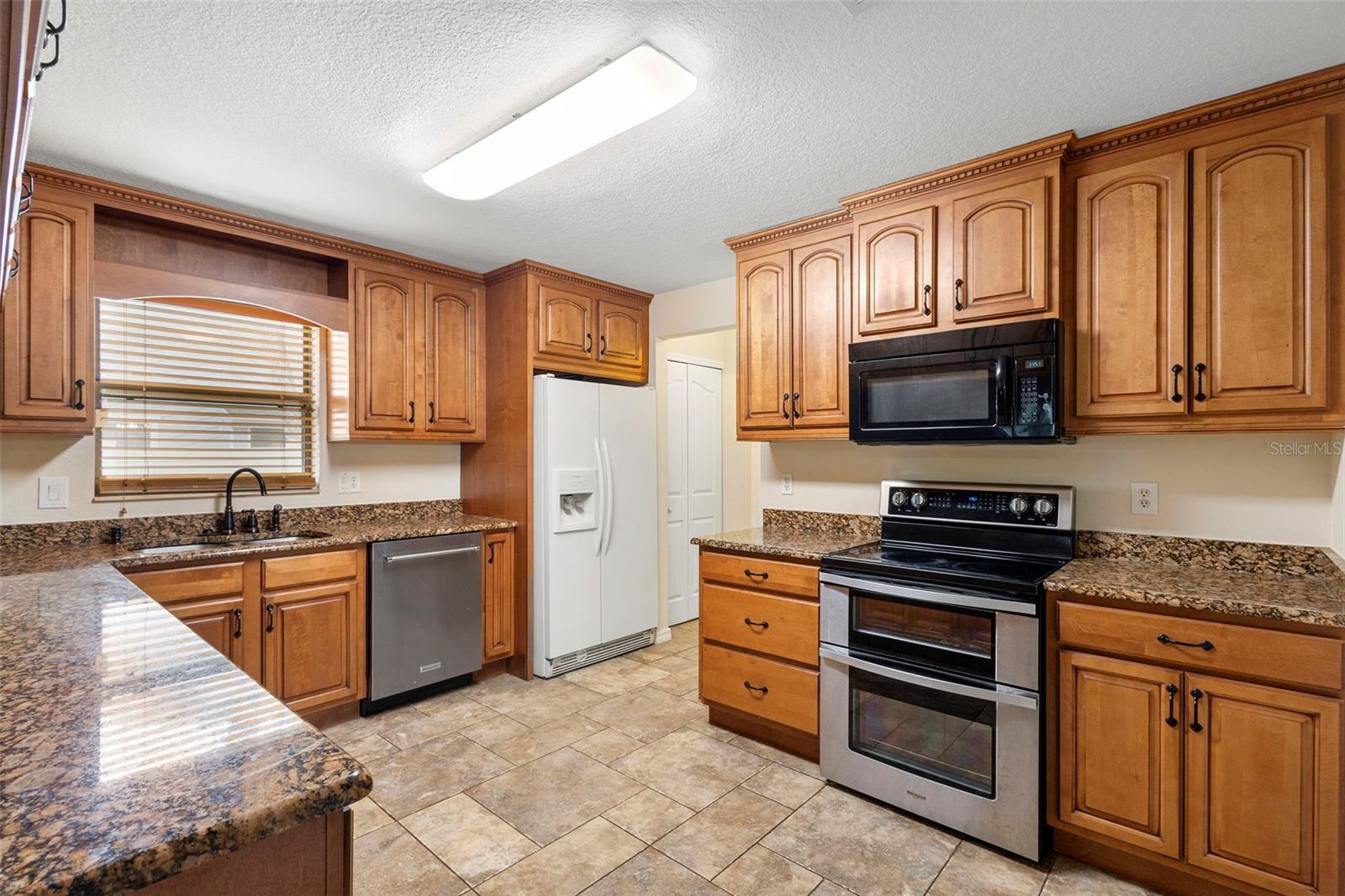 Image 12 of 39 For 317 Oak Fern Circle