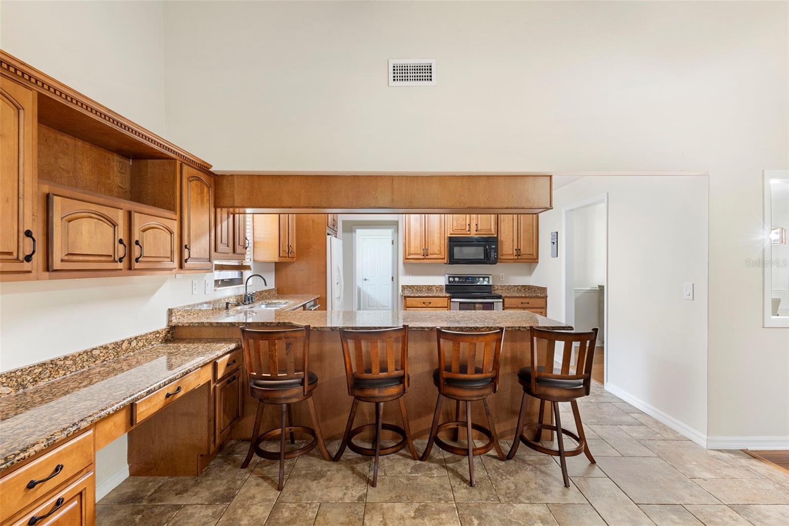 Image 16 of 39 For 317 Oak Fern Circle