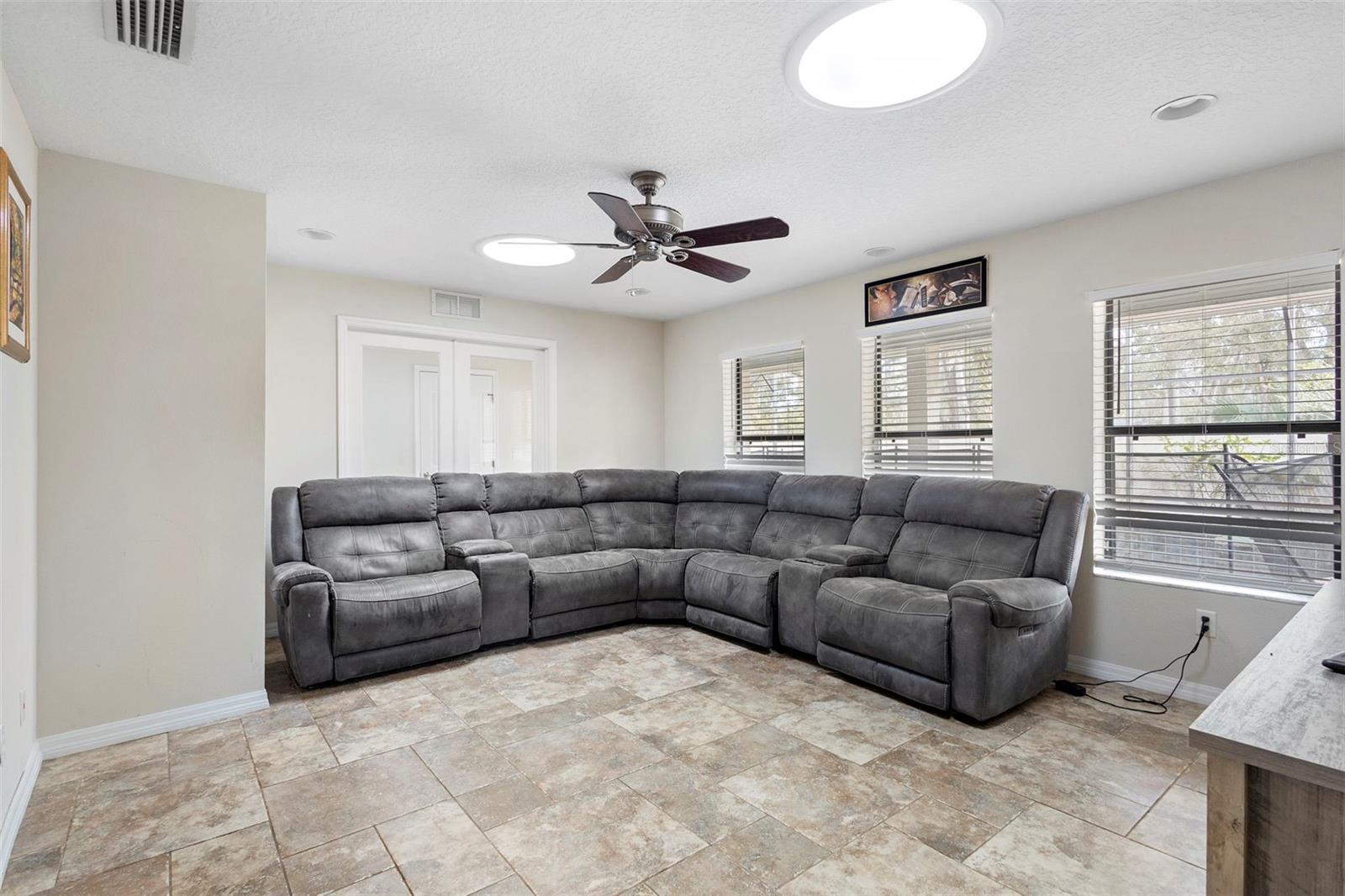 Image 22 of 39 For 317 Oak Fern Circle