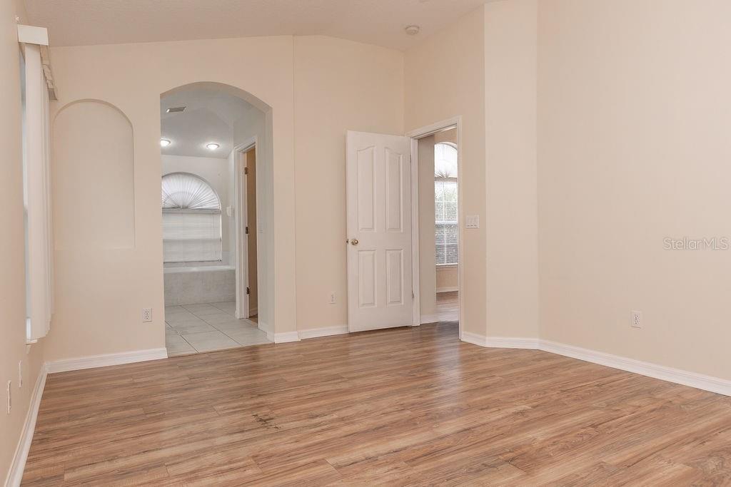 Image 13 of 19 For 174 Crystal Oak Drive