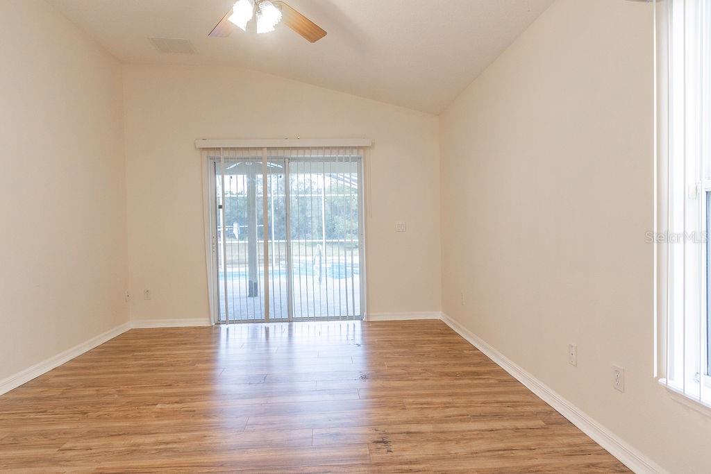 Image 16 of 19 For 174 Crystal Oak Drive