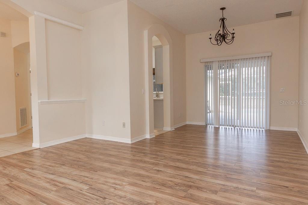 Image 3 of 19 For 174 Crystal Oak Drive