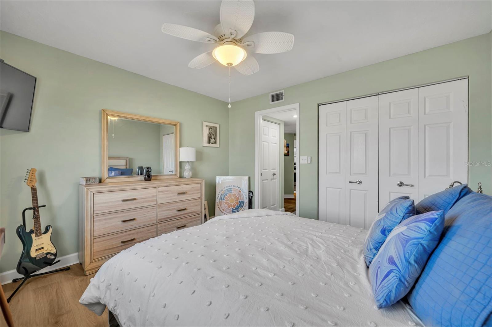 Image 17 of 33 For 2860 Ocean Shore Boulevard 206