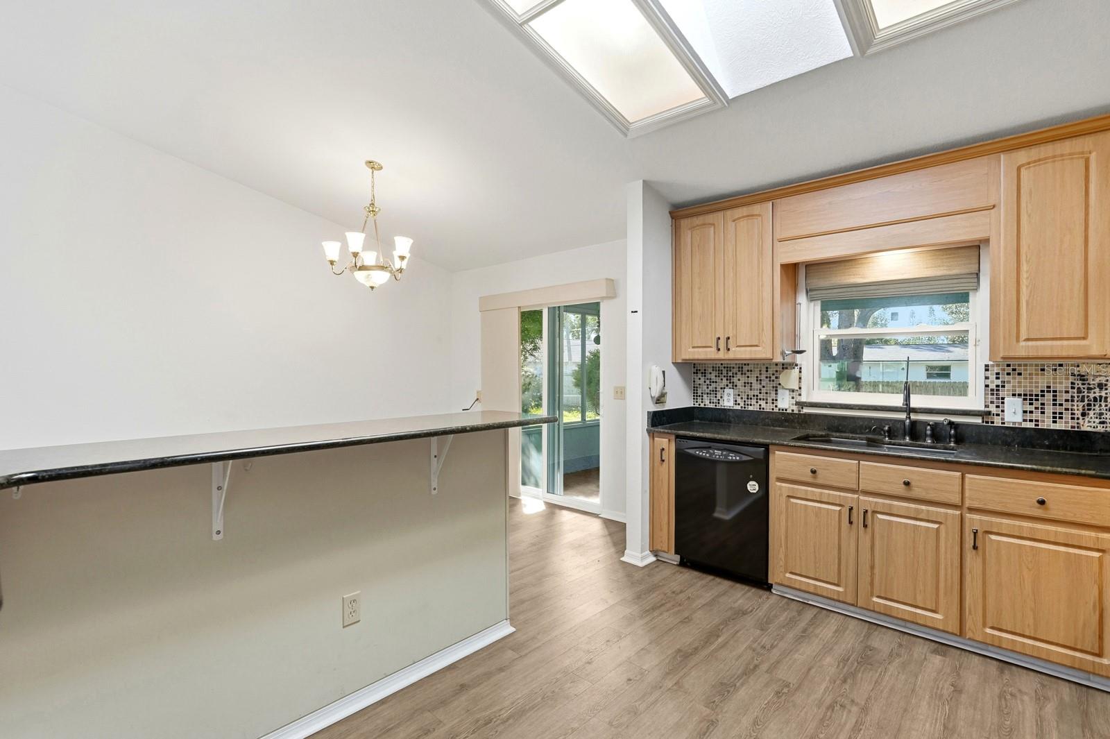 Image 11 of 40 For 2548 Crestwood Avenue