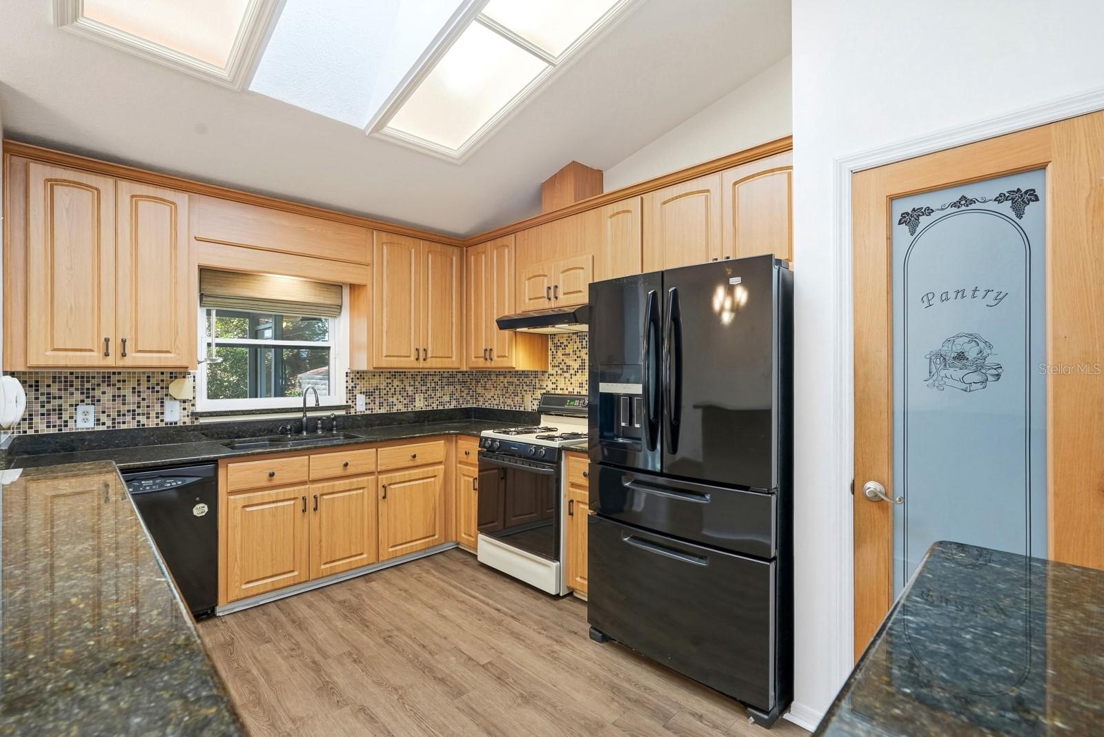 Image 12 of 40 For 2548 Crestwood Avenue