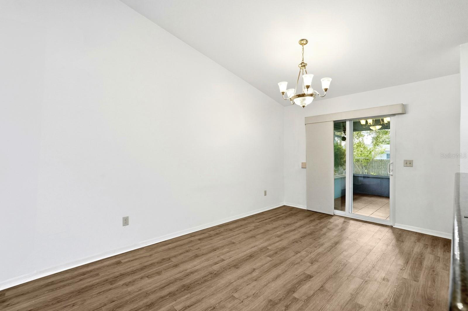 Image 15 of 40 For 2548 Crestwood Avenue