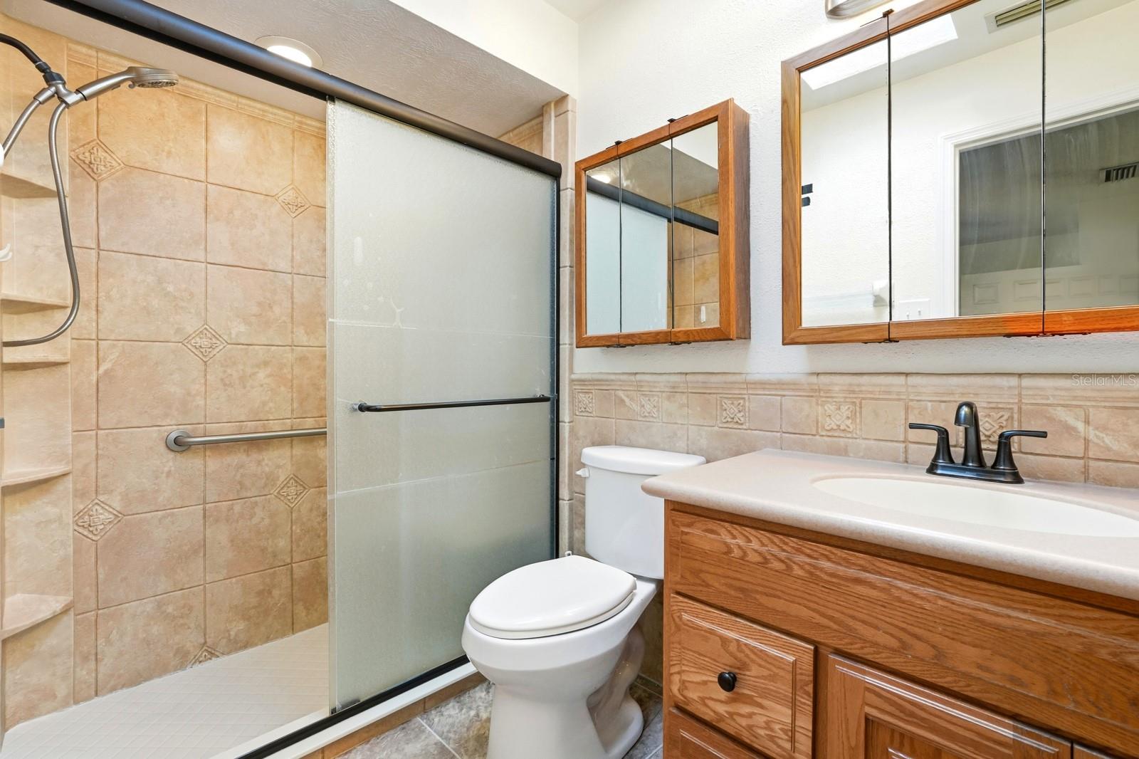 Image 17 of 40 For 2548 Crestwood Avenue