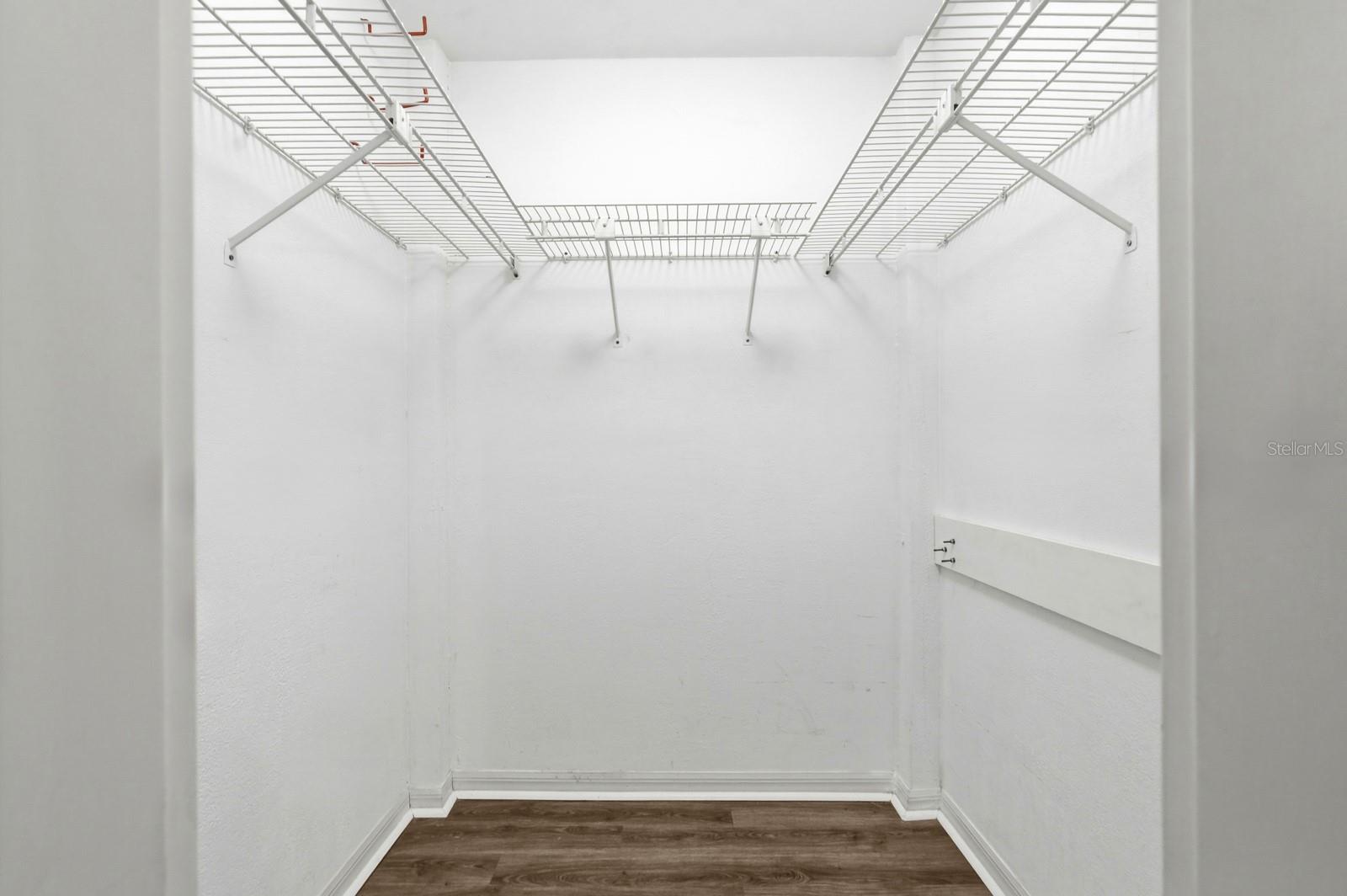 Image 18 of 40 For 2548 Crestwood Avenue