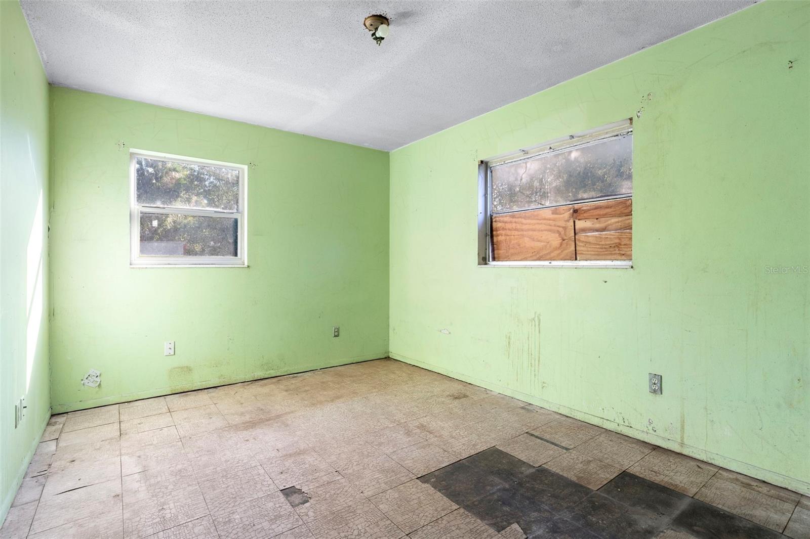 Image 36 of 48 For 298 Nursery Street