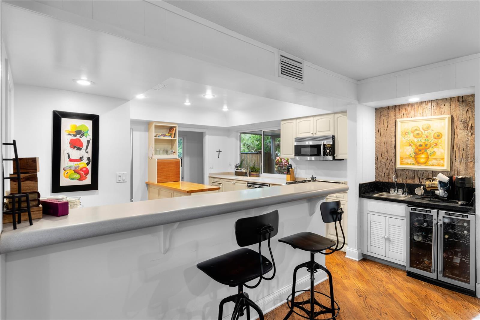 Image 14 of 91 For 120 Beach Street