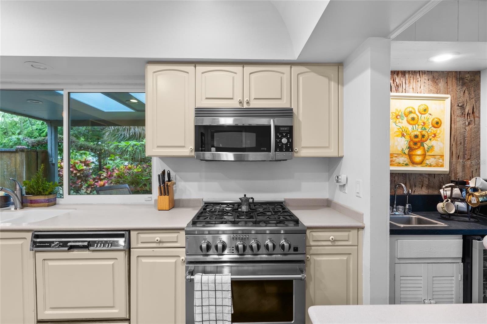 Image 17 of 91 For 120 Beach Street