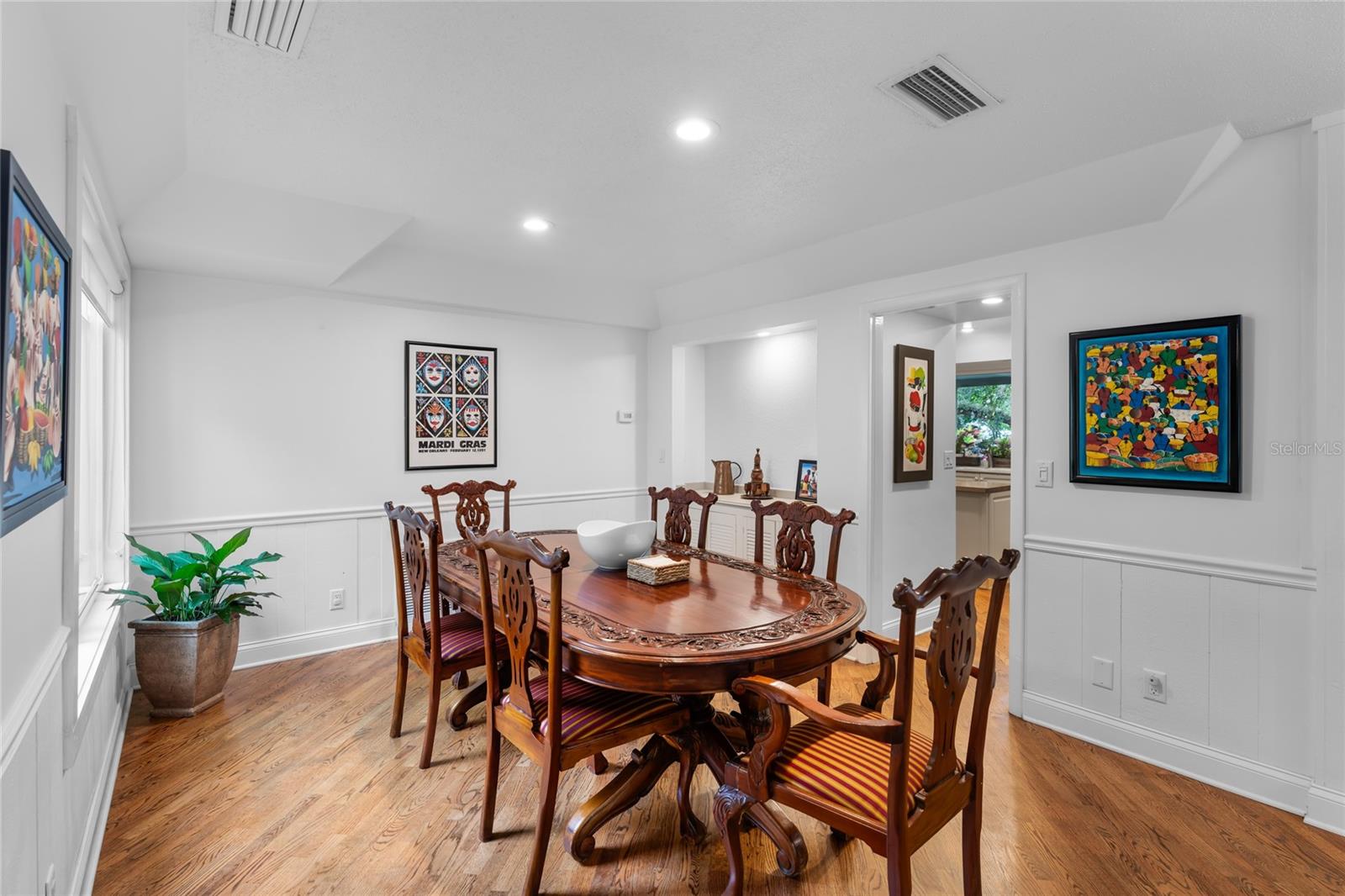 Image 24 of 91 For 120 Beach Street