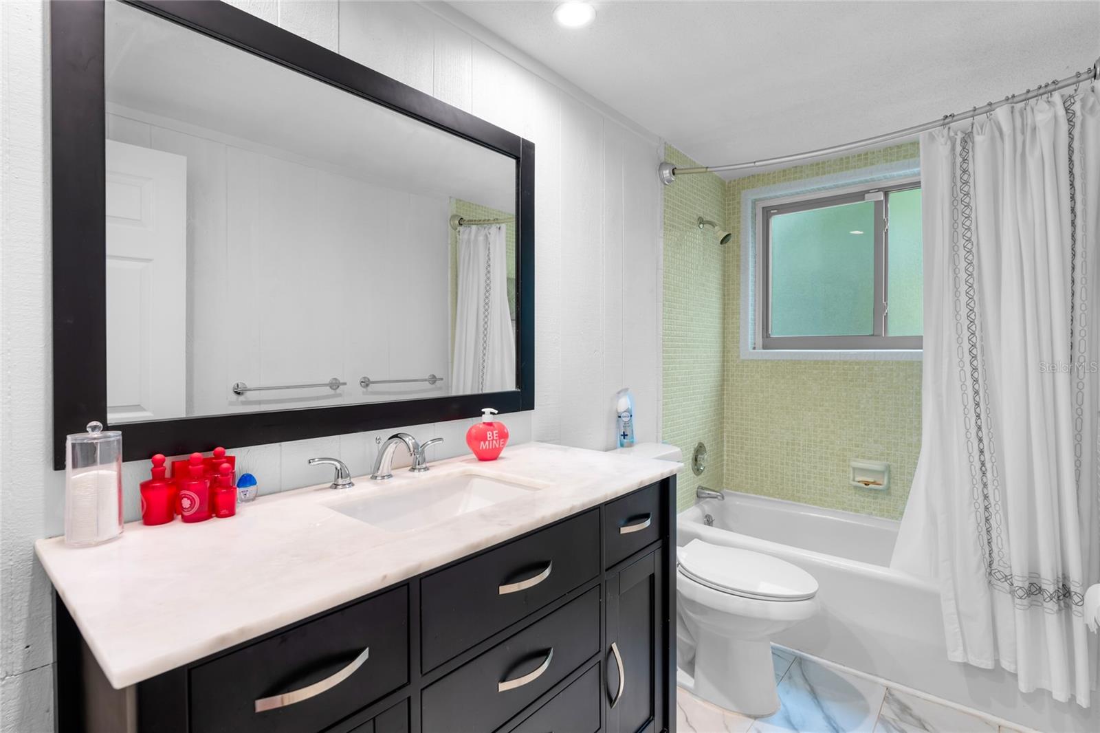 Image 28 of 91 For 120 Beach Street