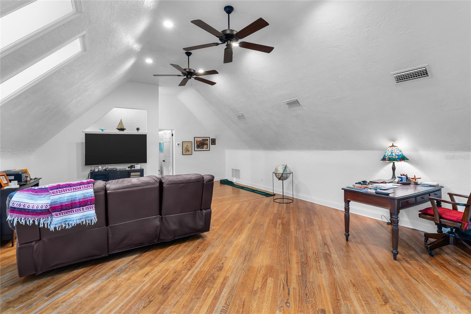 Image 51 of 91 For 120 Beach Street