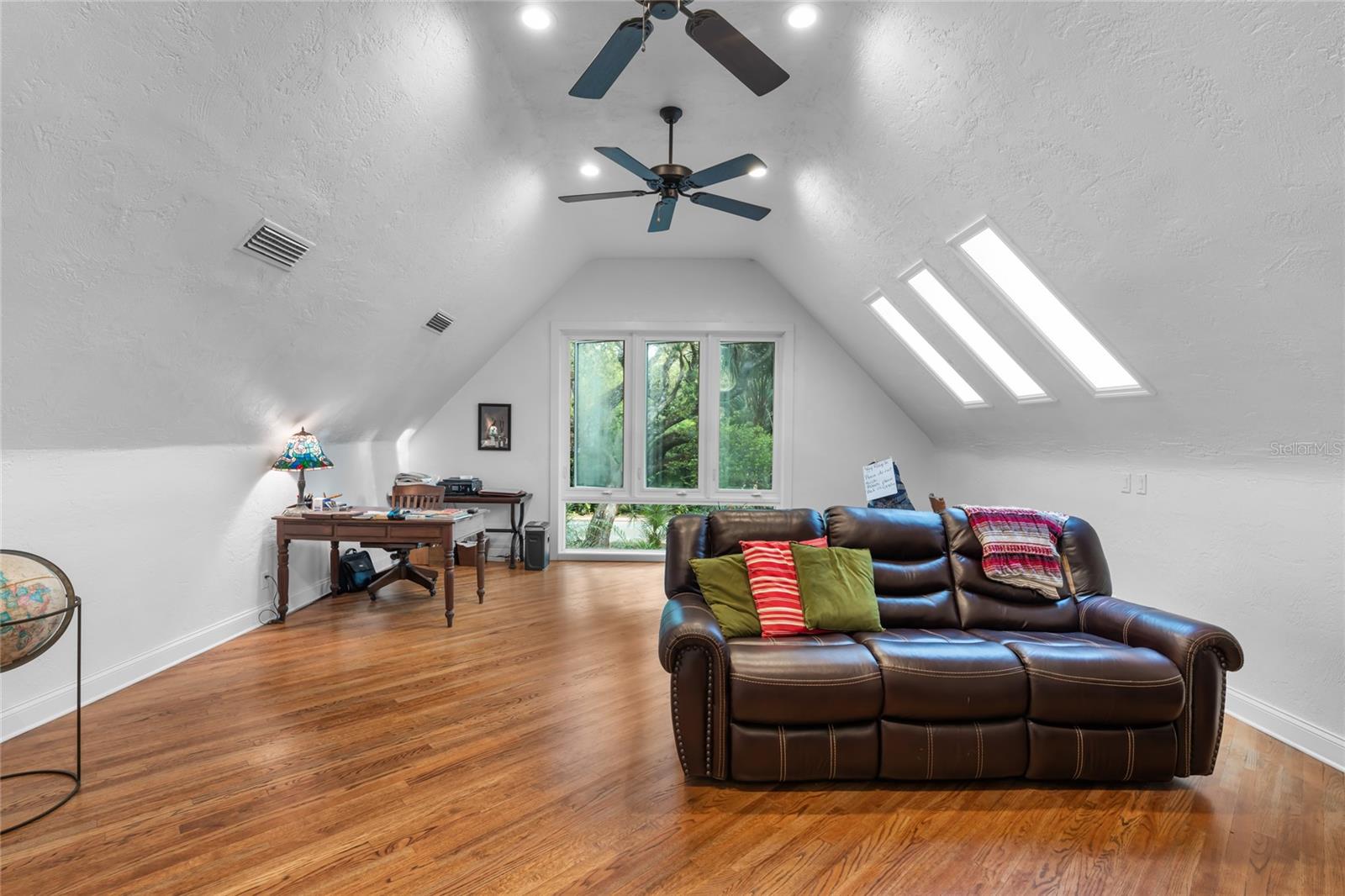 Image 54 of 91 For 120 Beach Street