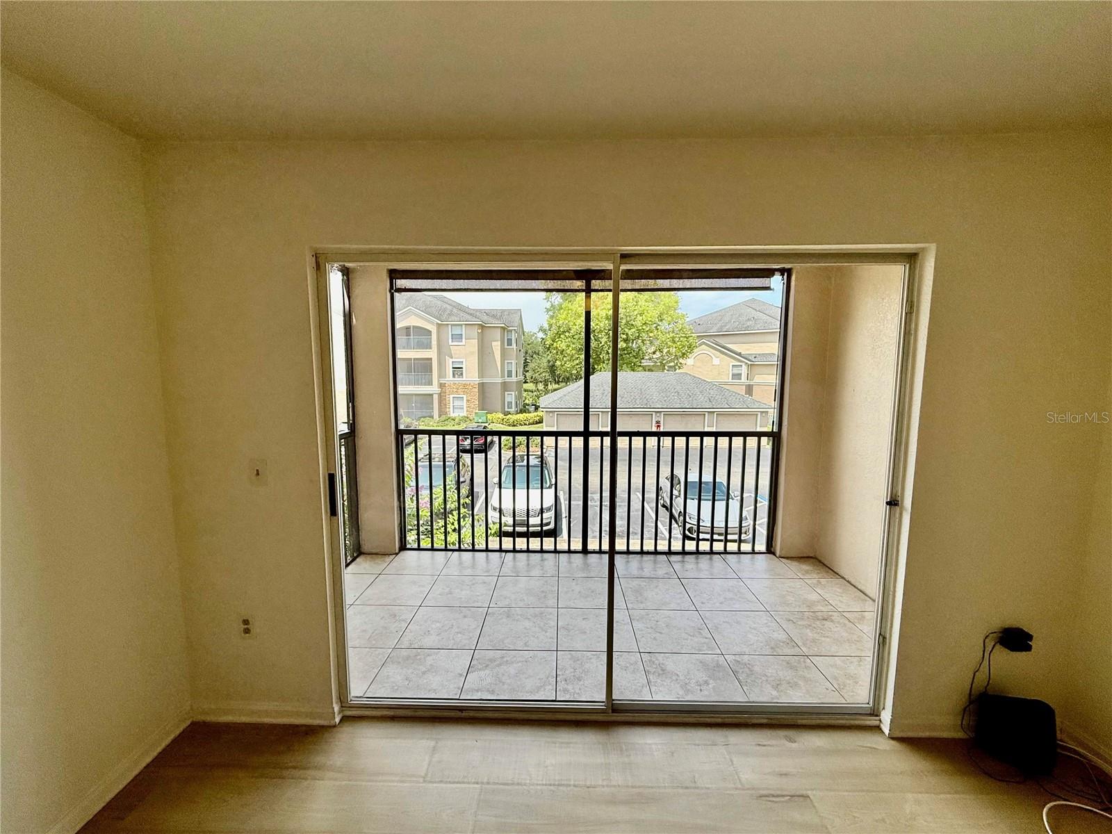 Image 12 of 32 For 940 Village Trail 8-205