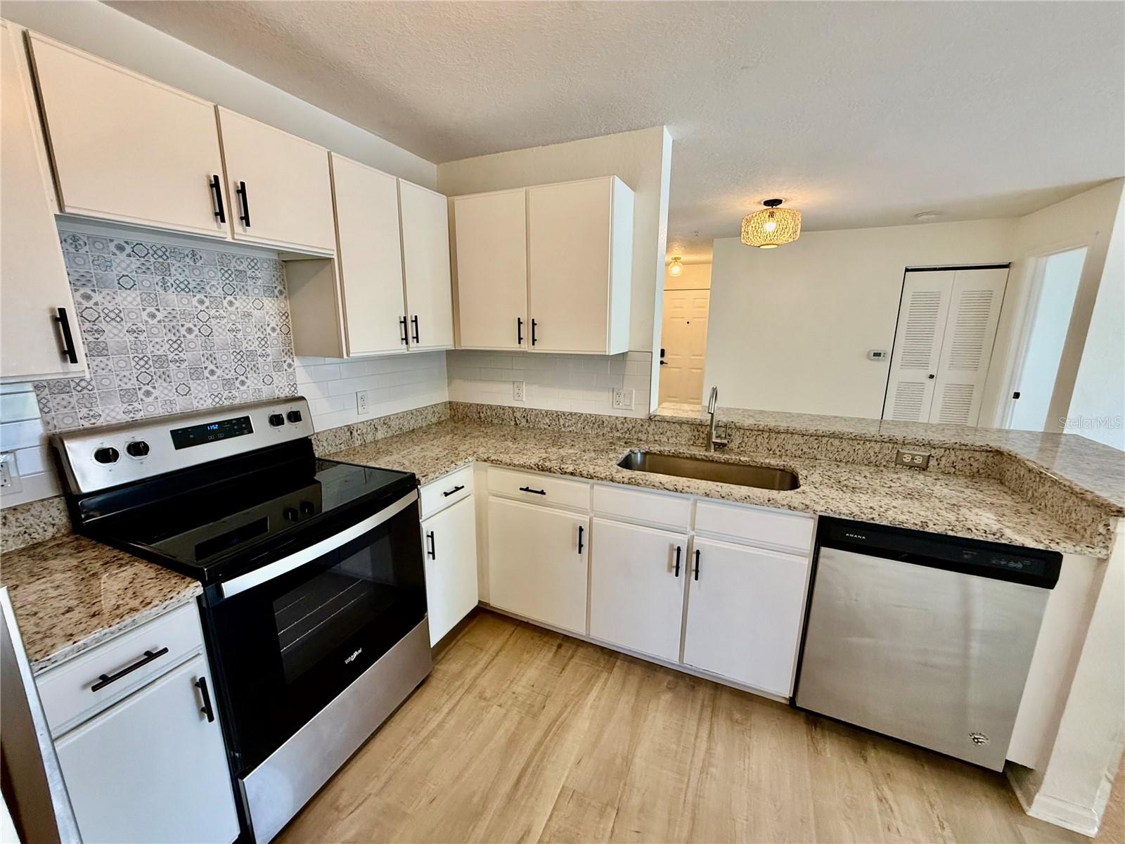 Image 8 of 32 For 940 Village Trail 8-205