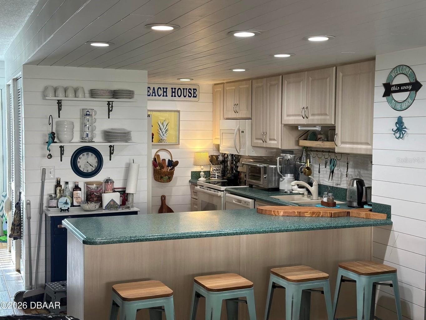 Image 3 of 25 For 4758 Atlantic Avenue 6