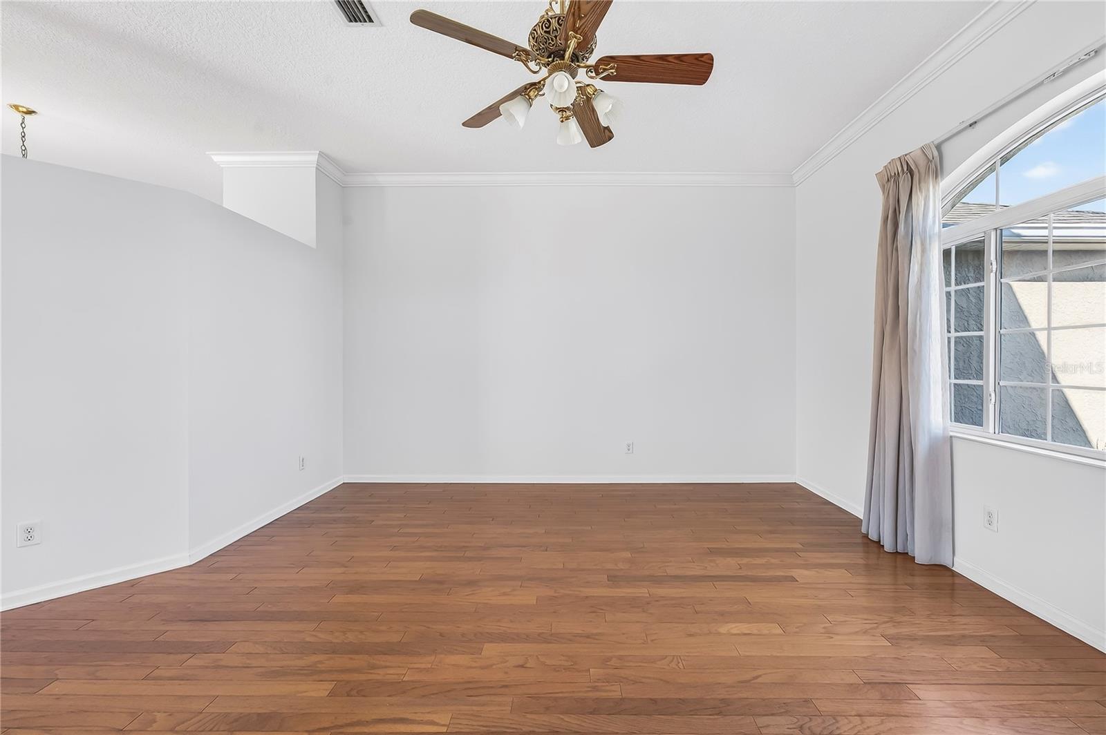 Image 11 of 50 For 5695 25th Loop