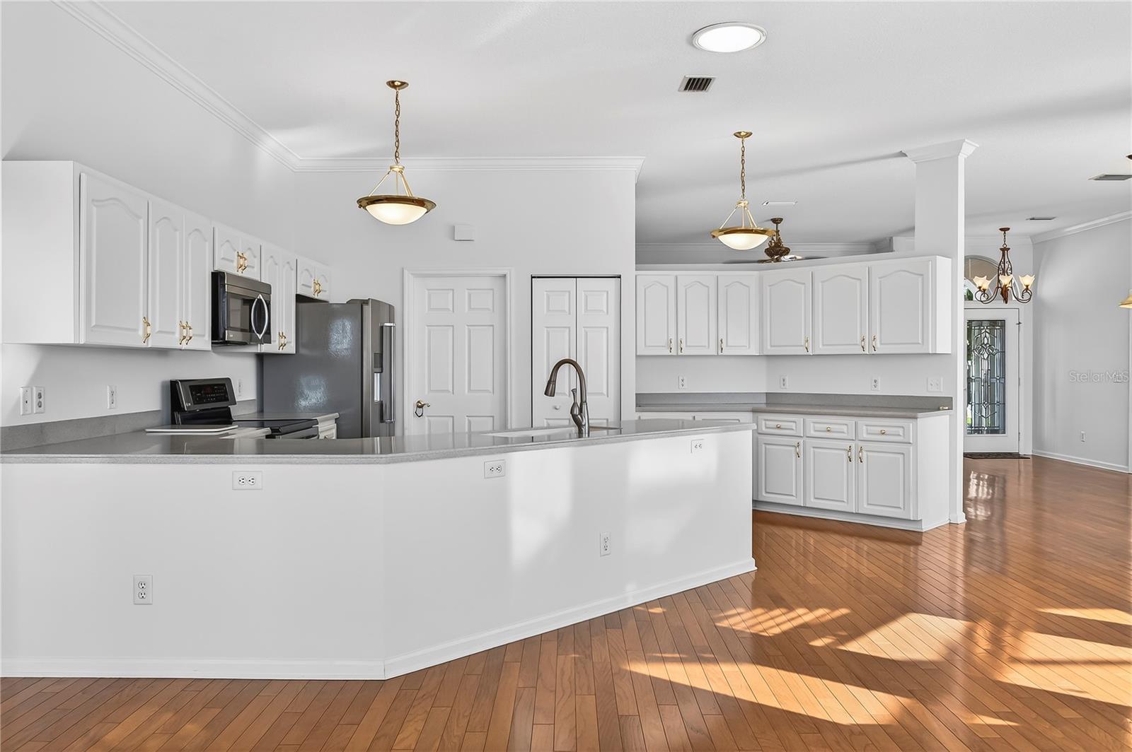 Image 20 of 50 For 5695 25th Loop