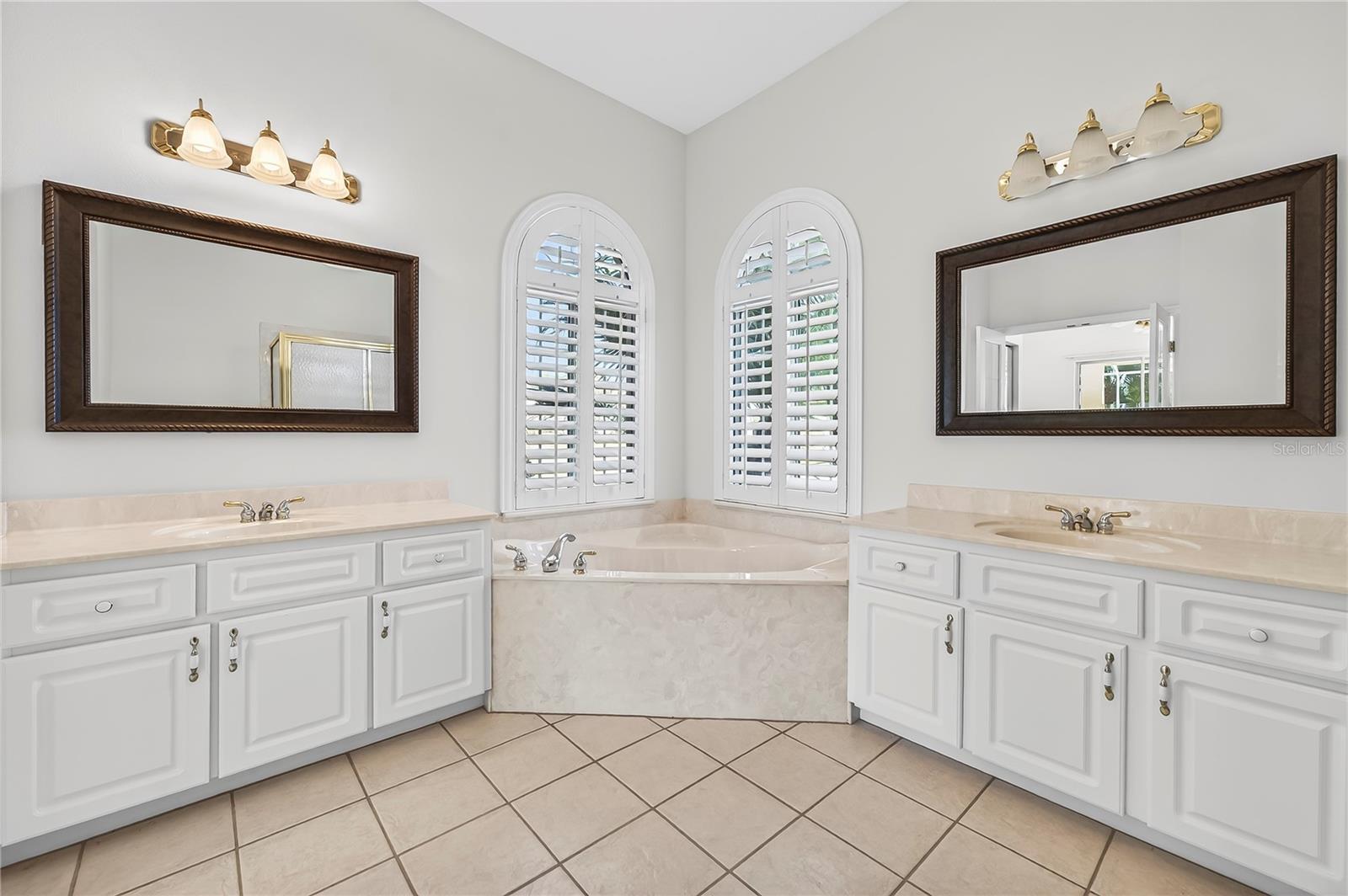 Image 29 of 50 For 5695 25th Loop