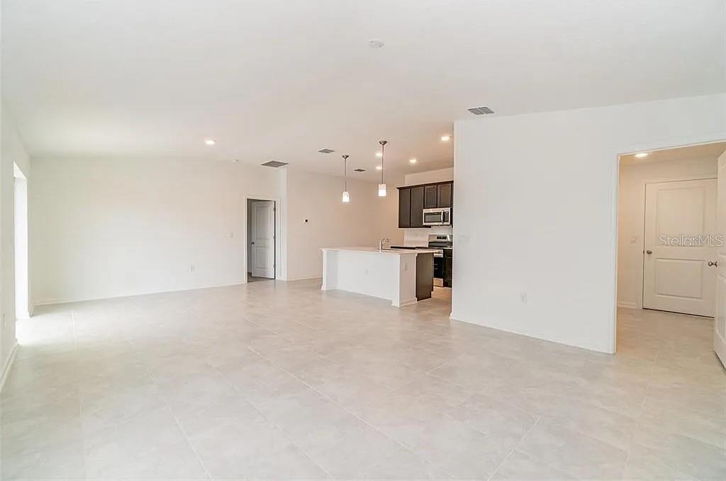 Image 4 of 18 For 2220 Green Valley Street