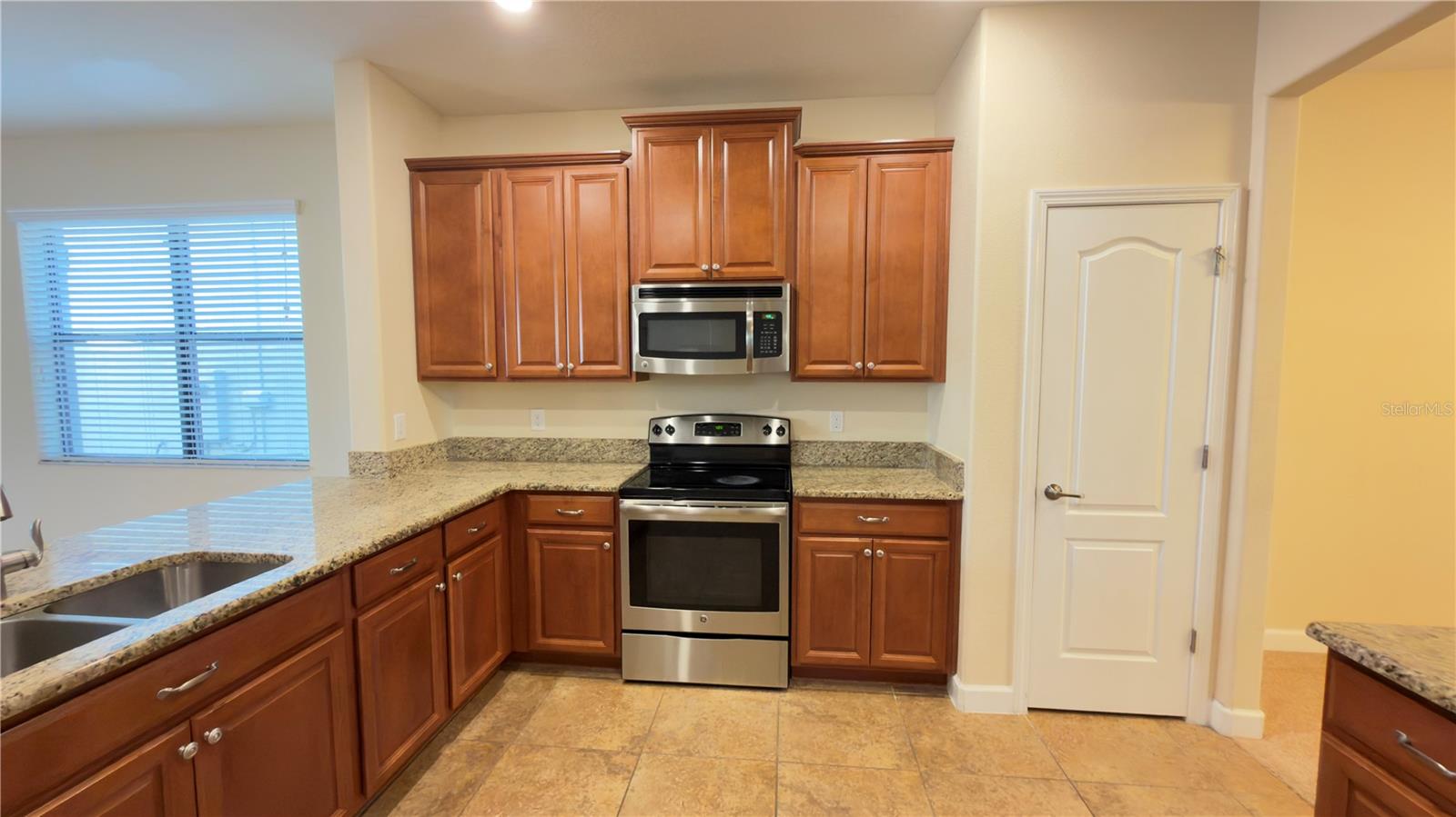 Image 10 of 45 For 13040 Overstreet Road