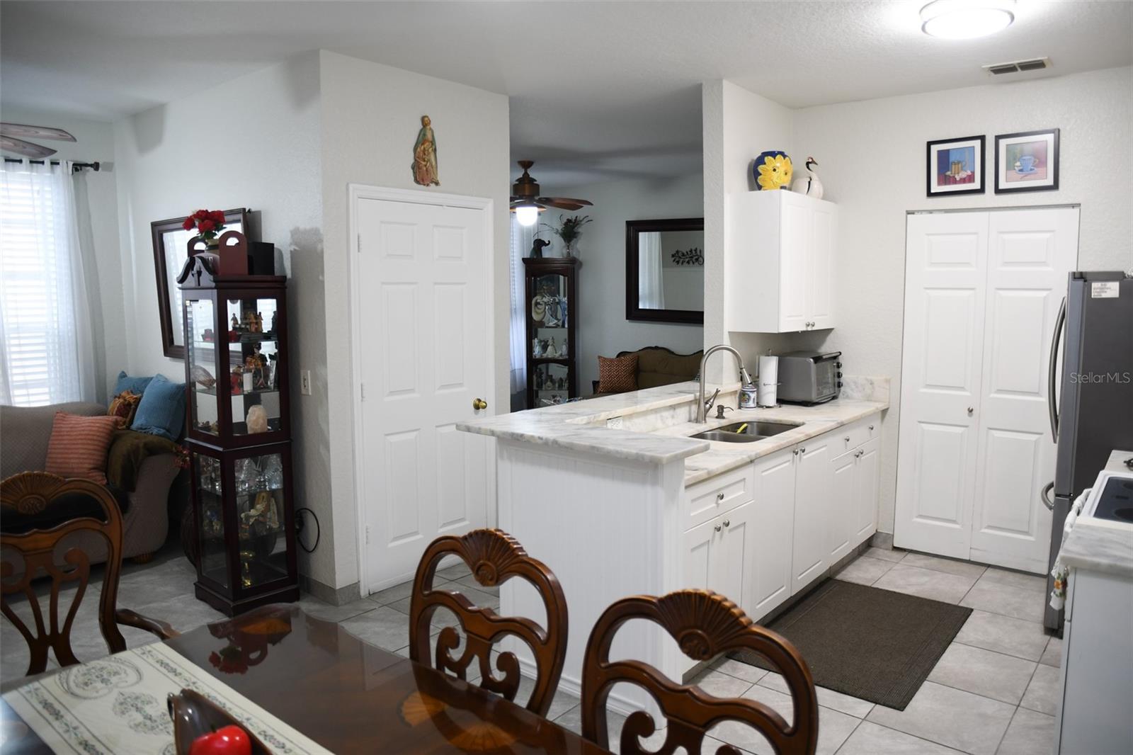 Image 6 of 19 For 830 Grand Regency Point 101