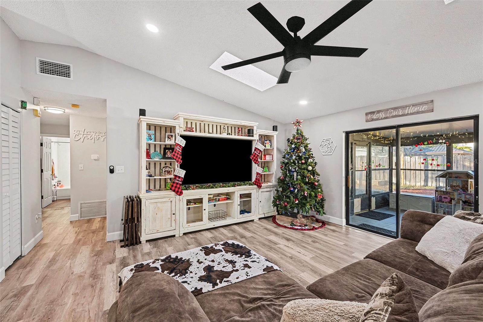 Image 3 of 17 For 3730 Prescott Street