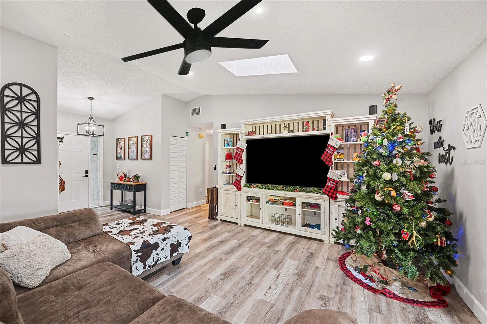 Image 4 of 17 For 3730 Prescott Street