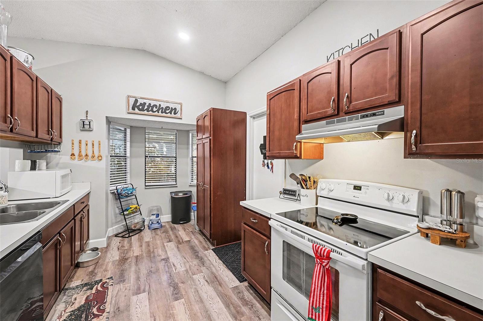 Image 8 of 17 For 3730 Prescott Street