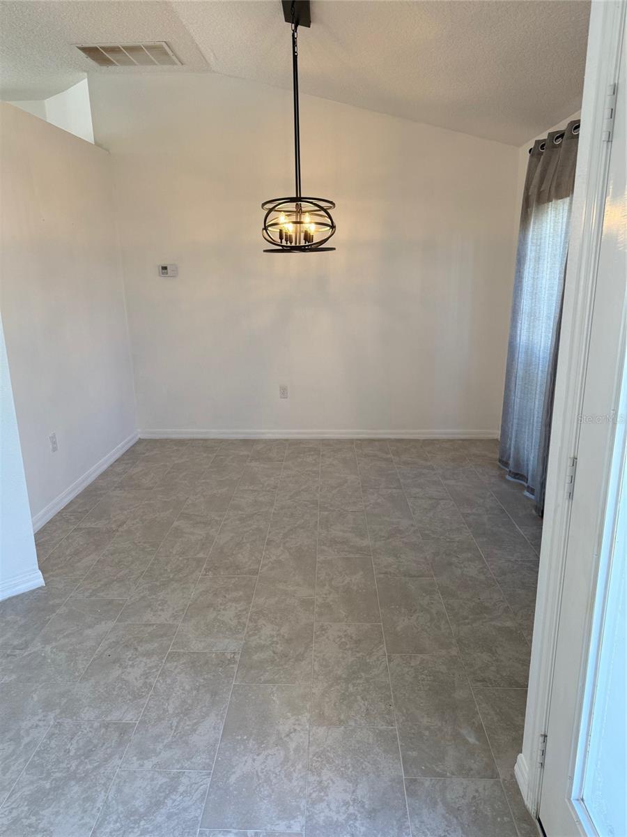 Image 11 of 24 For 710 Independence Drive