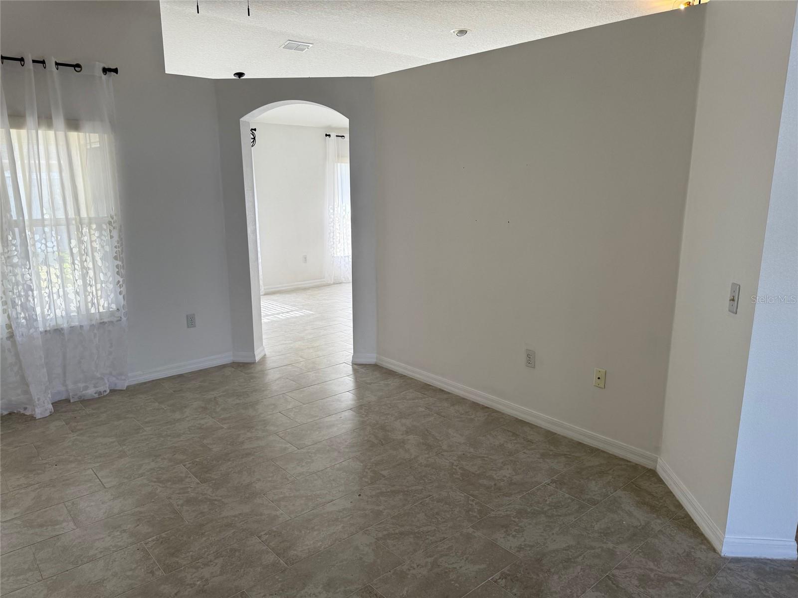 Image 9 of 24 For 710 Independence Drive