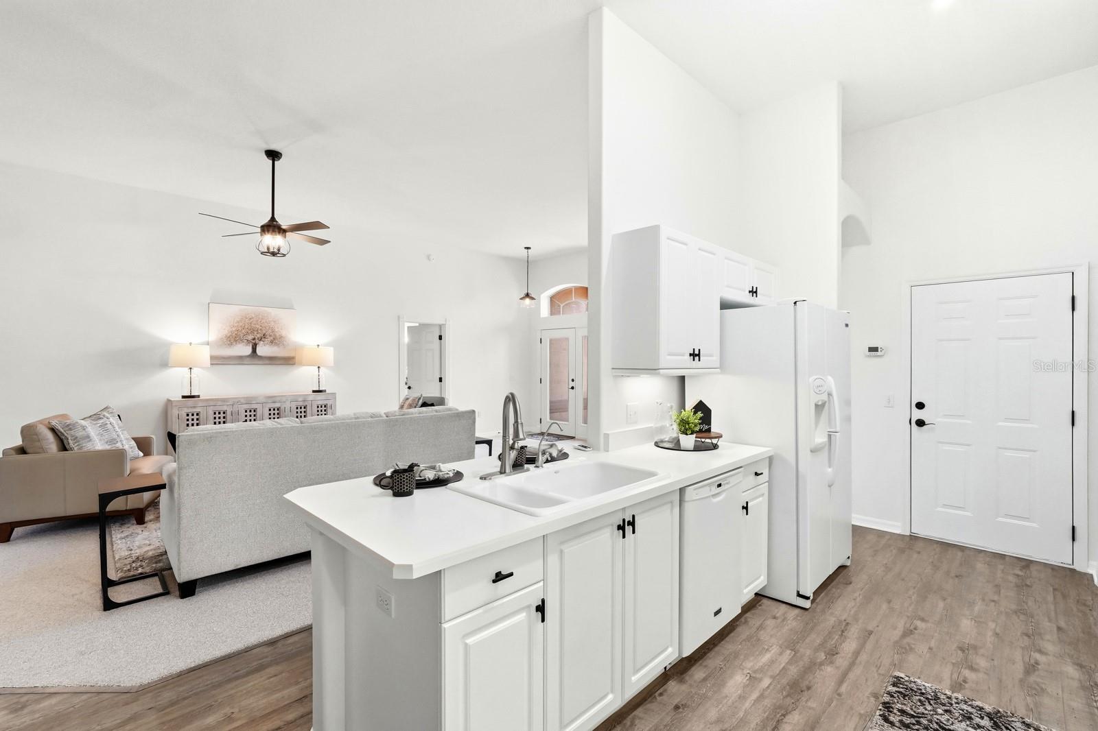 Image 14 of 56 For 15 Circle Creek Way