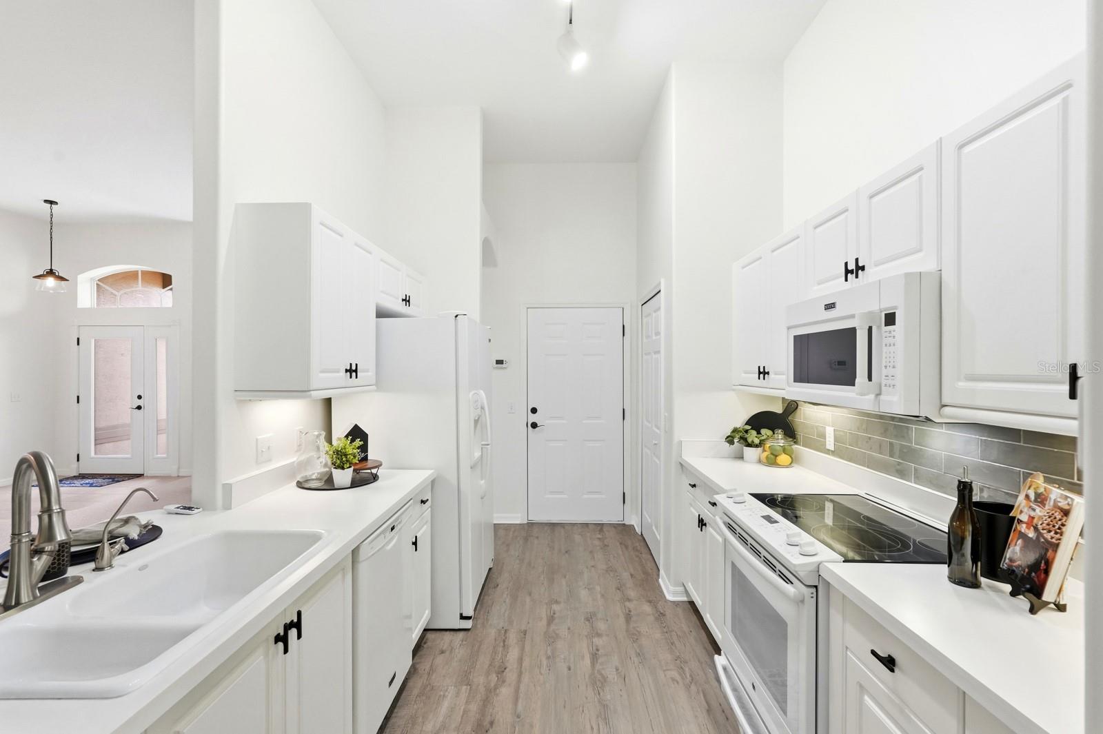 Image 16 of 56 For 15 Circle Creek Way