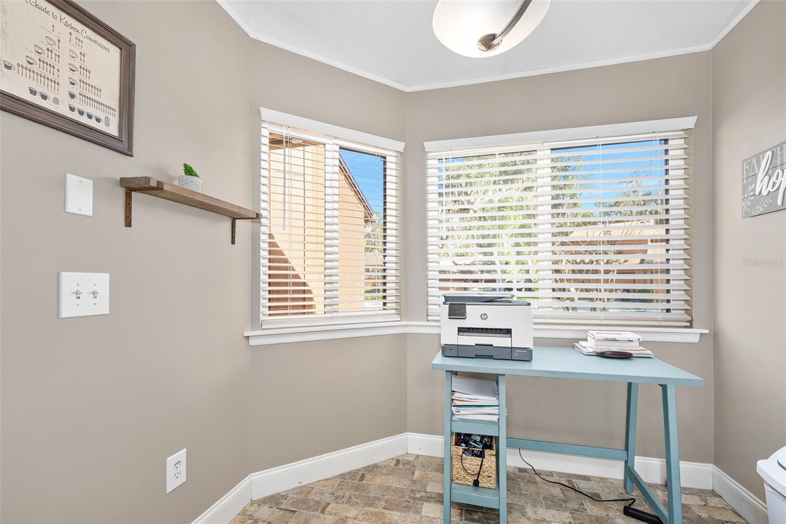 Image 4 of 32 For 324 Park Place W