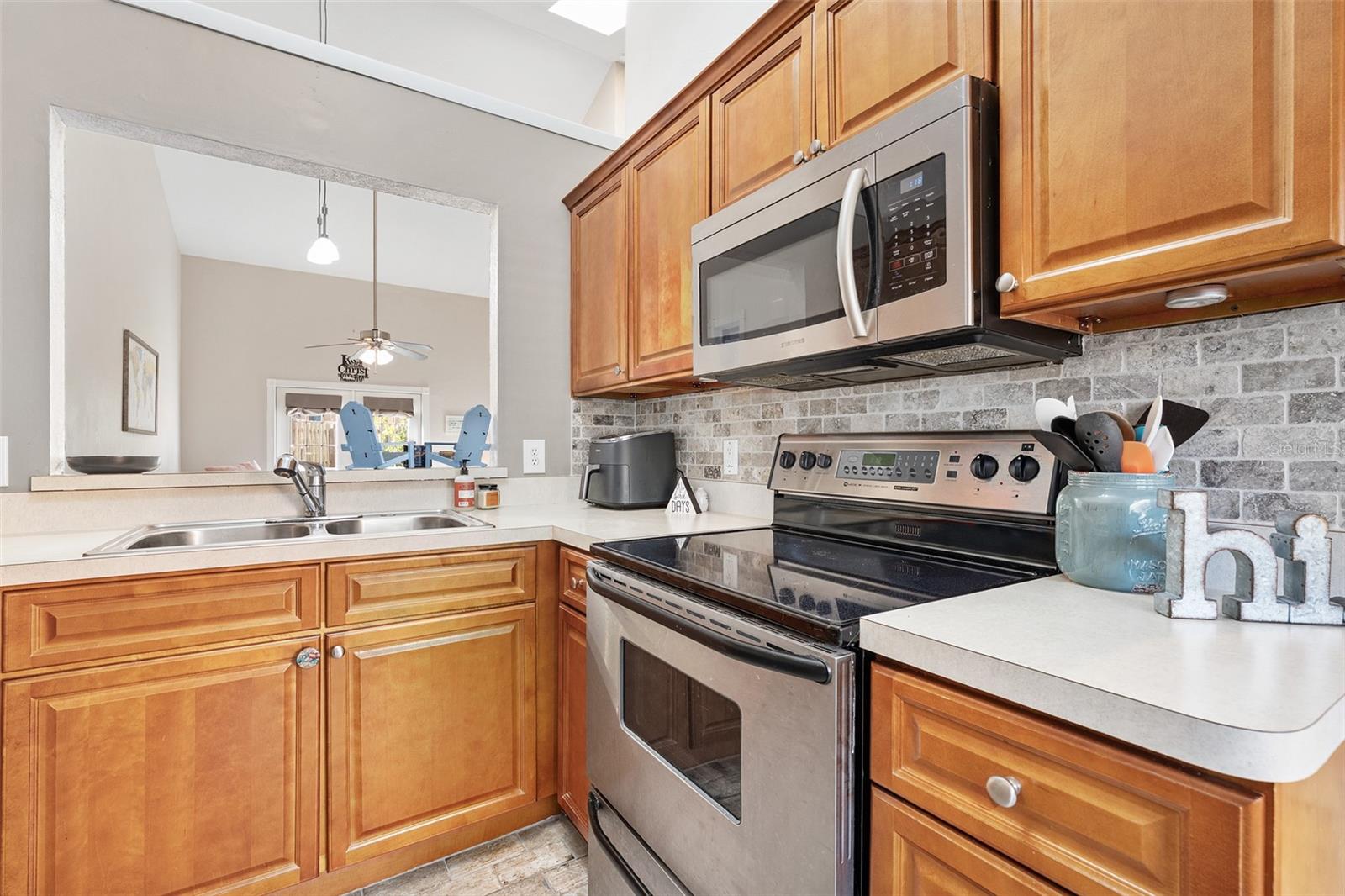 Image 7 of 32 For 324 Park Place W