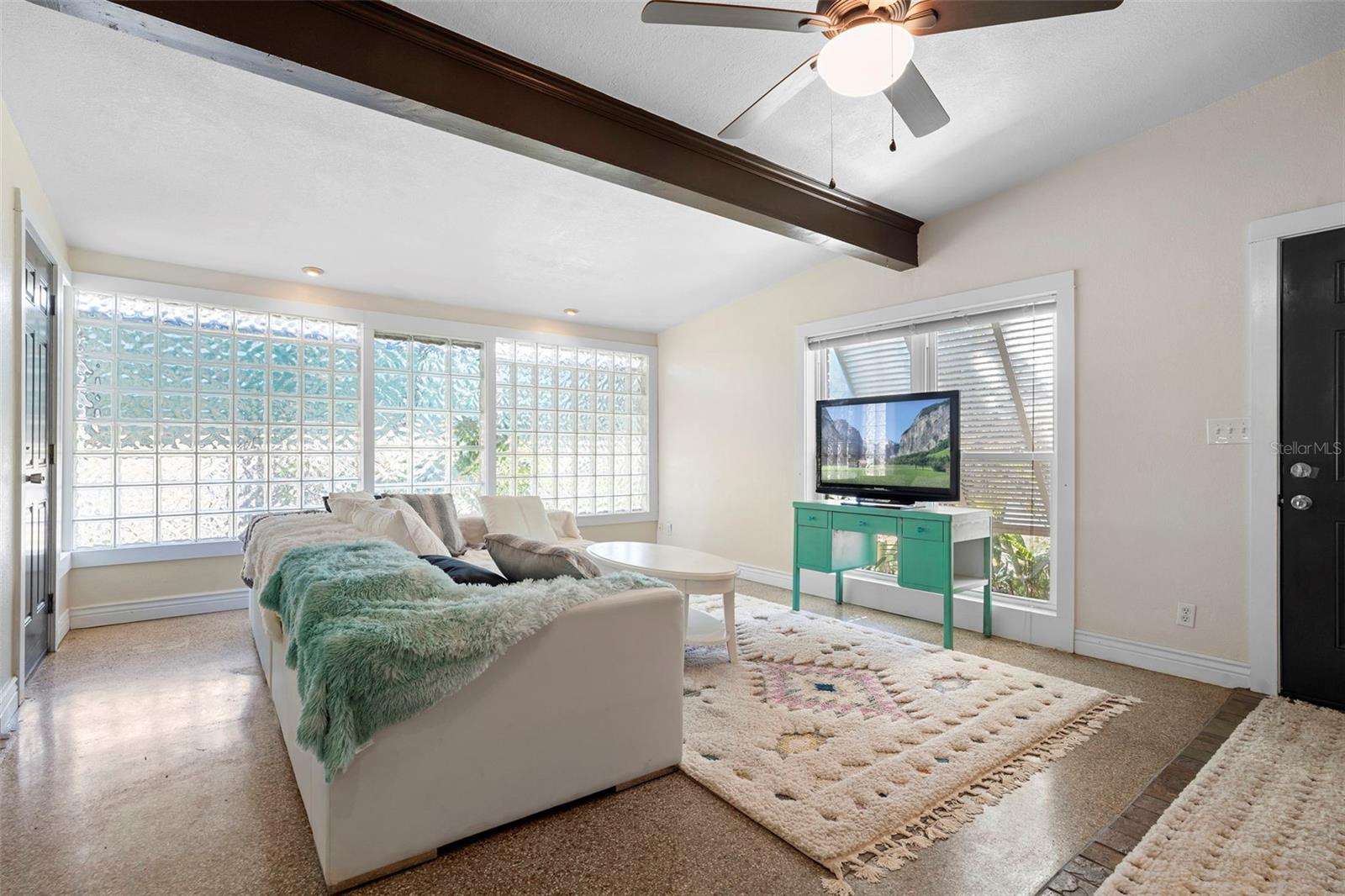 Image 17 of 40 For 205 Kentucky Avenue