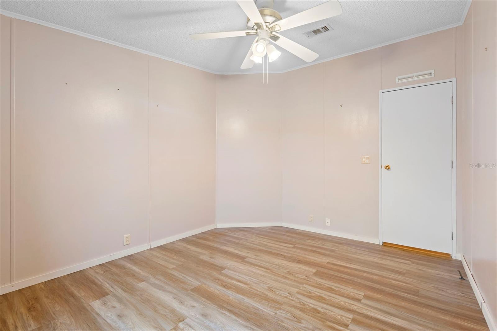 Image 18 of 26 For 11910 Salina Way