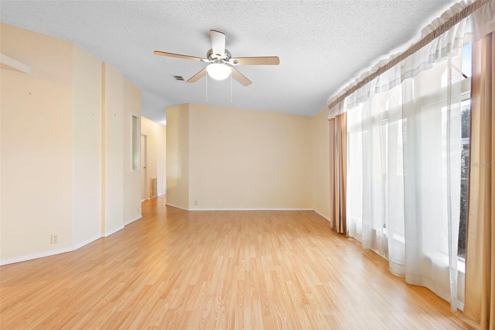 Image 4 of 26 For 11910 Salina Way