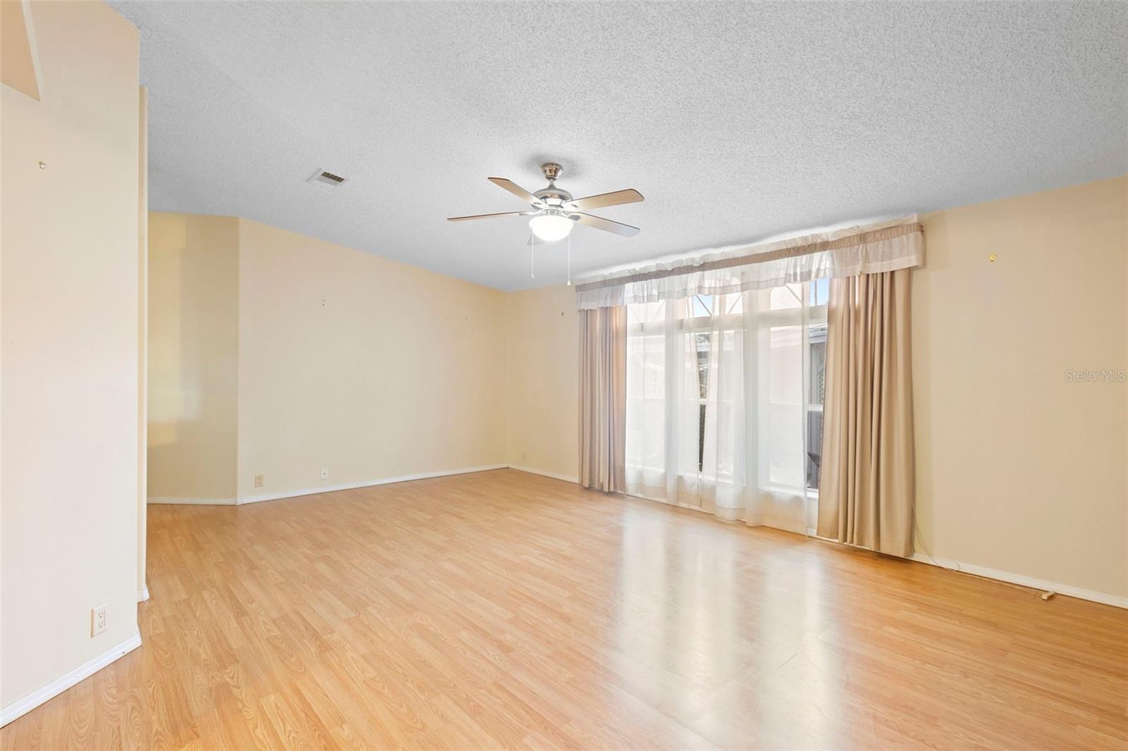 Image 5 of 26 For 11910 Salina Way